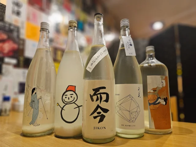 人気のにごり酒　この時期のお酒たちですので無くなり次第終了です！

 #滋賀 #大津 #ビワマス #昼飲み #ビワマス丼 #堅田 #ランチ #真野 #海鮮 #日本酒 #居酒屋 #産直鮮魚 #日本酒好きと繋がりたい #宴会 #貸し切りOK #大津グルメ #滋賀グルメ #堅田グルメ #隠れ家居酒屋 #和食 #いよもんで美味しい魚と日本酒 #レストラン #にごり酒 #而今 #雪だるま #冬のおとずれ #雪天 #雨降