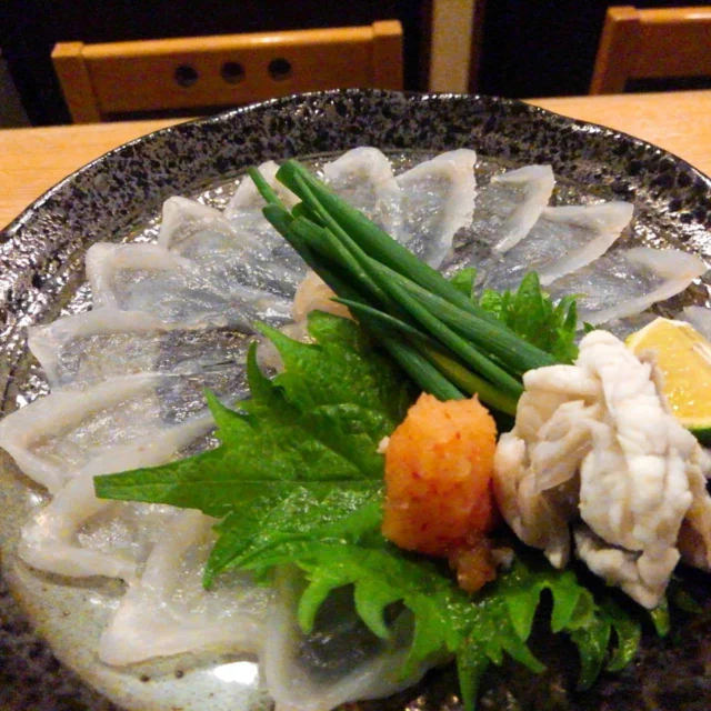 淡路三年フグコースご予約受け付けしてます！
てっぴ、てっさ、唐揚げ、焼き白子、てっちり、雑炊でお一人様税込¥9900です！
2名様からの受付ですので宜しくお願いします！
熟成時間が要るので1週間前までに予約お願いします！
 #滋賀 #大津 #ビワマス #テイクアウト #お弁当 #ランチ #ビワマス丼 #昼飲み #海鮮 #真野 #居酒屋 #堅田 #日本酒 #産直鮮魚 #日本酒好きと繋がりたい #貸し切りOK #宴会 #滋賀グルメ #大津グルメ #隠れ家居酒屋 #堅田グルメ #和食 #いよもんで美味しい魚と日本酒 #レストラン #フグコース #トラフグ #淡路 #三年フグ